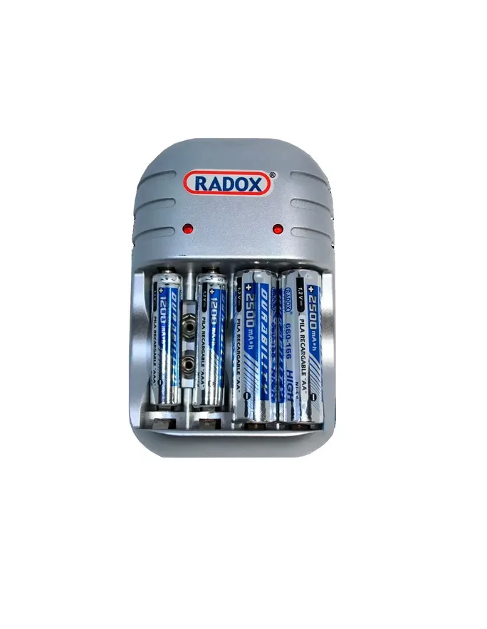 Cargador De Baterías AA, AAA Y 9V Incluye 2 AA Y 2 AAA Radox  660-166